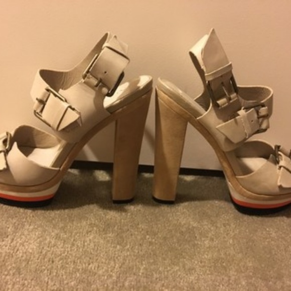 ALDO Platforms - Tan, Black & Orange w Gold Buckle - Picture 4 of 5